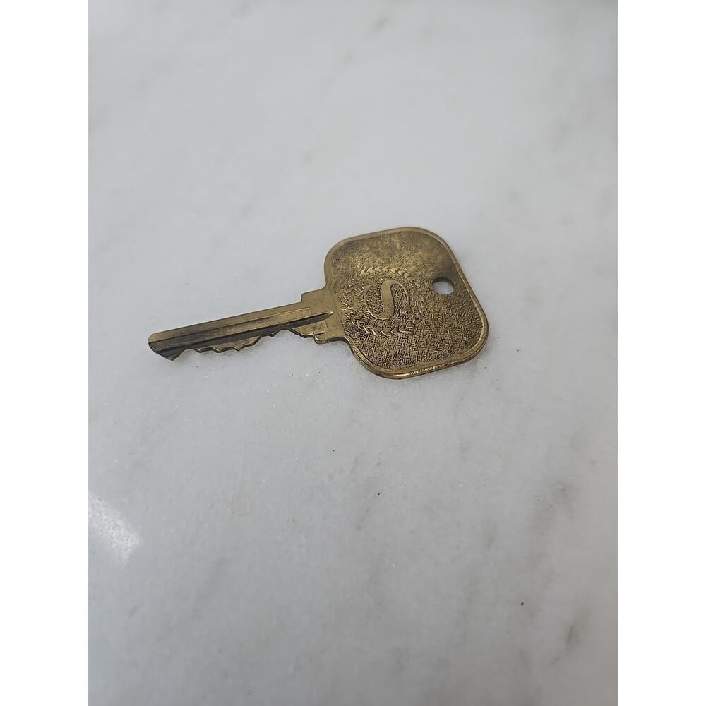 Old Style SHERATON Room #1030 Key Hotel Motel Resort Room Adverising Logo